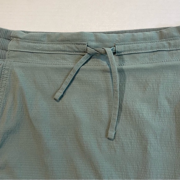 ATHLETA Trekkie Cargo Skort‎ Skirt Pockets Olive Army Green Hike Size 8 NWOT - Picture 10 of 13